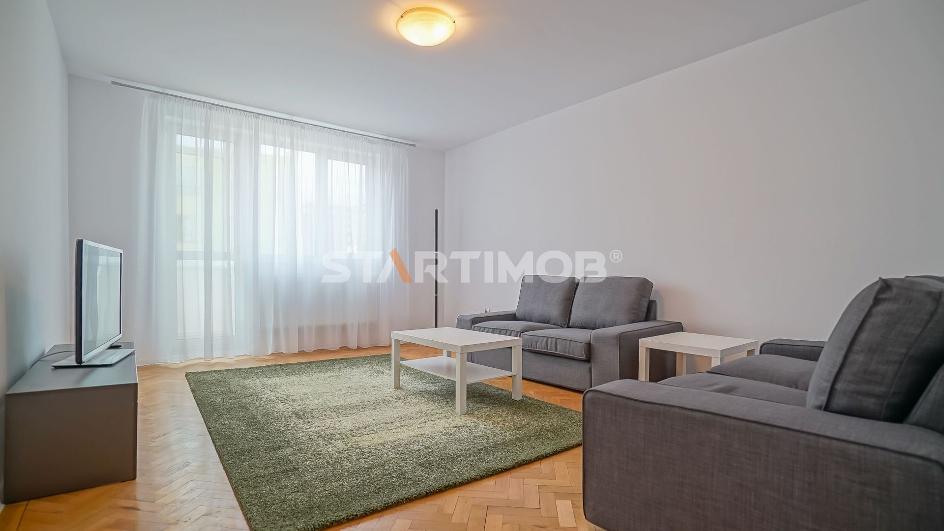 Apartament mobilat doua camere cu garaj Centru Civic
