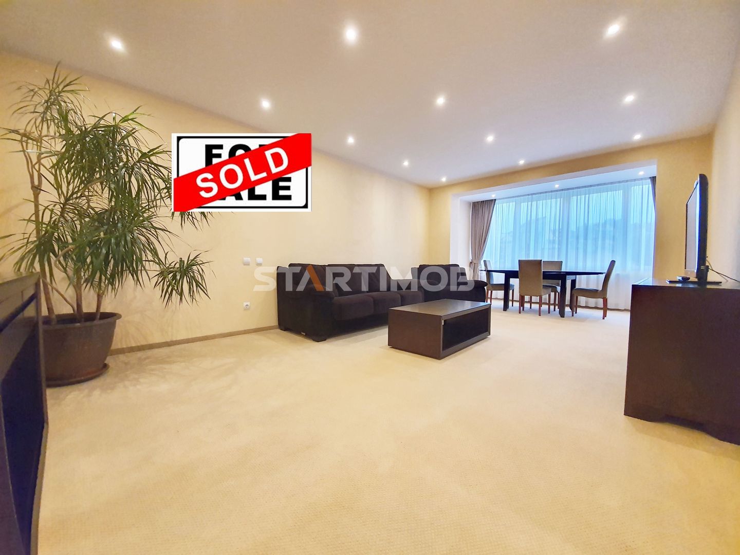 Apartament mobilat 3 camere cu garaj Central Brasov