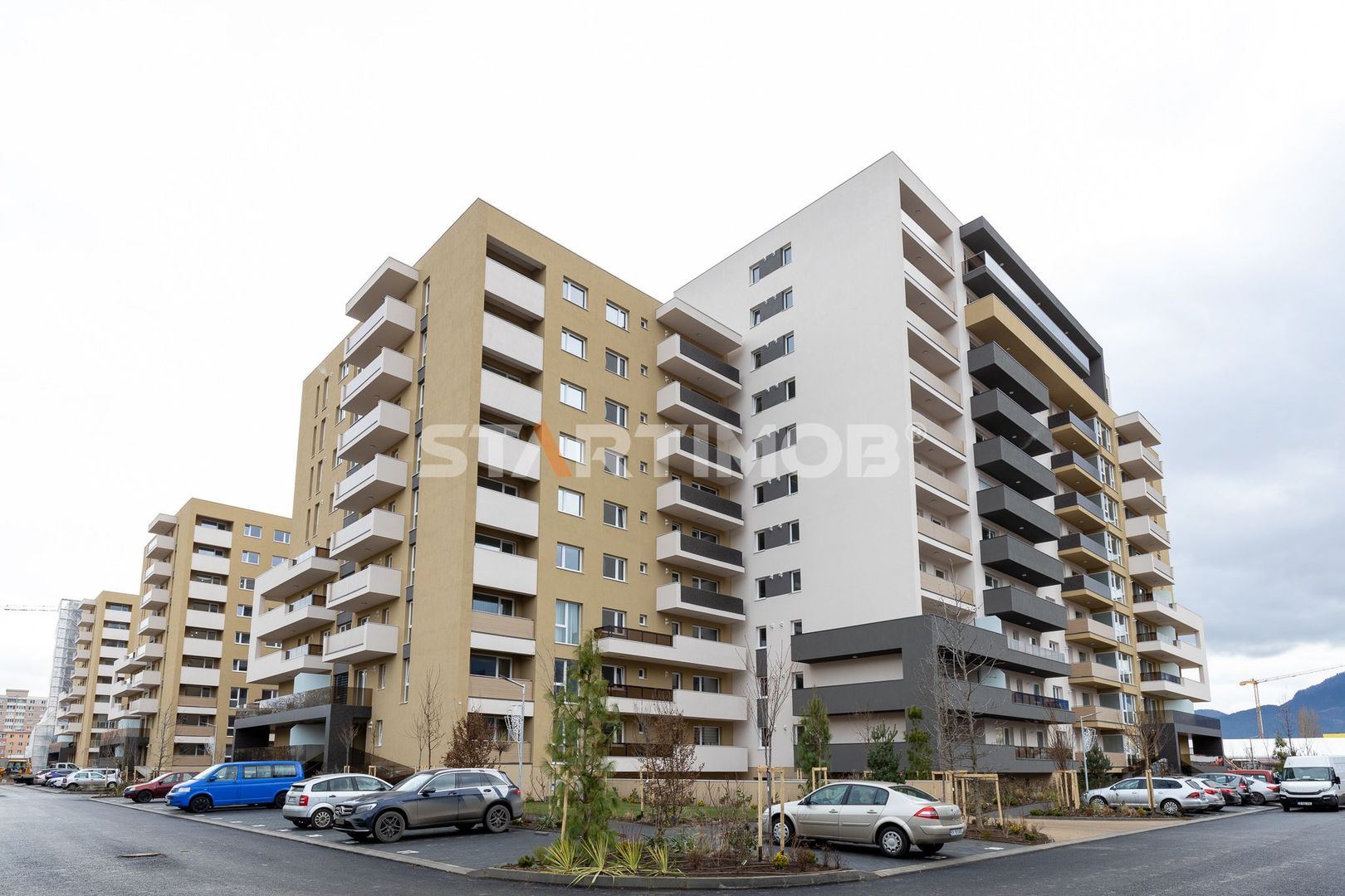 Apartament mobilat  3 camere Urban Plaza cu parcare