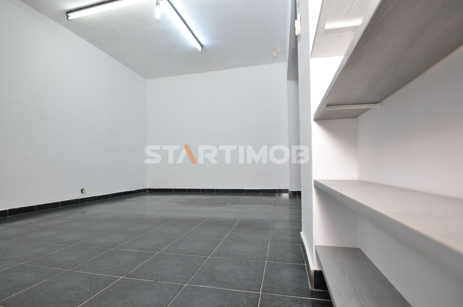 Spatiu comercial stradal  zona Calea Bucuresti.