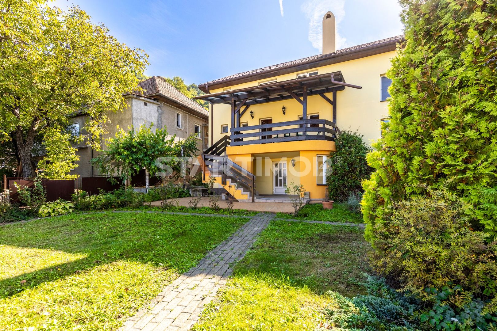 Casa 7 camere cu gradina si garaj Central Brasov
