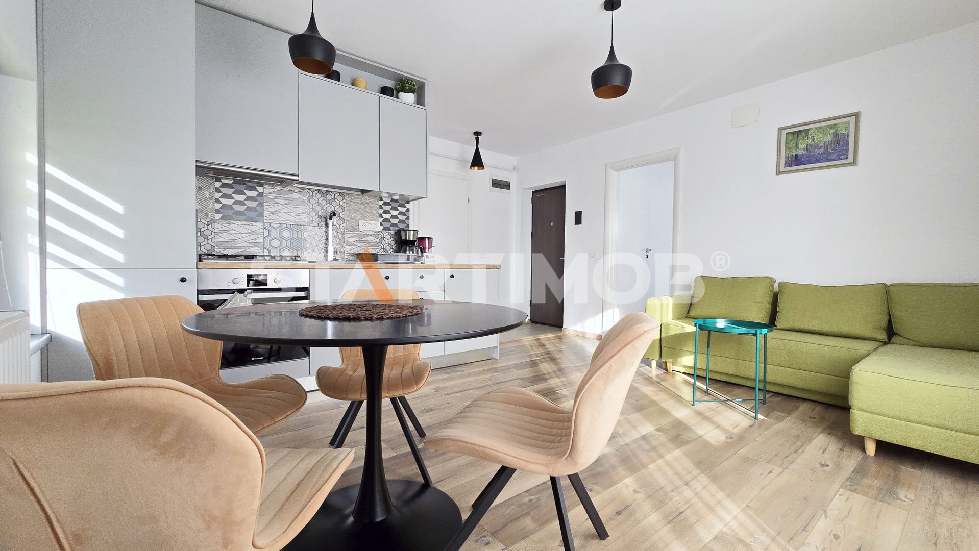 Studio mobilat Coresi cu parcare si terasa 30 mp