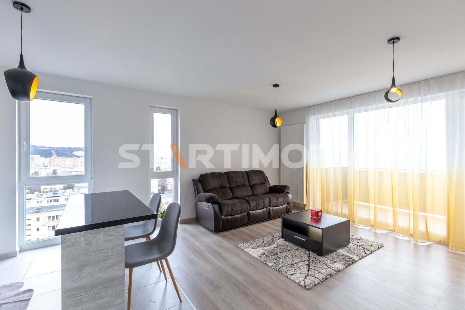 Apartament mobilat  3 camere Urban Plaza cu parcare