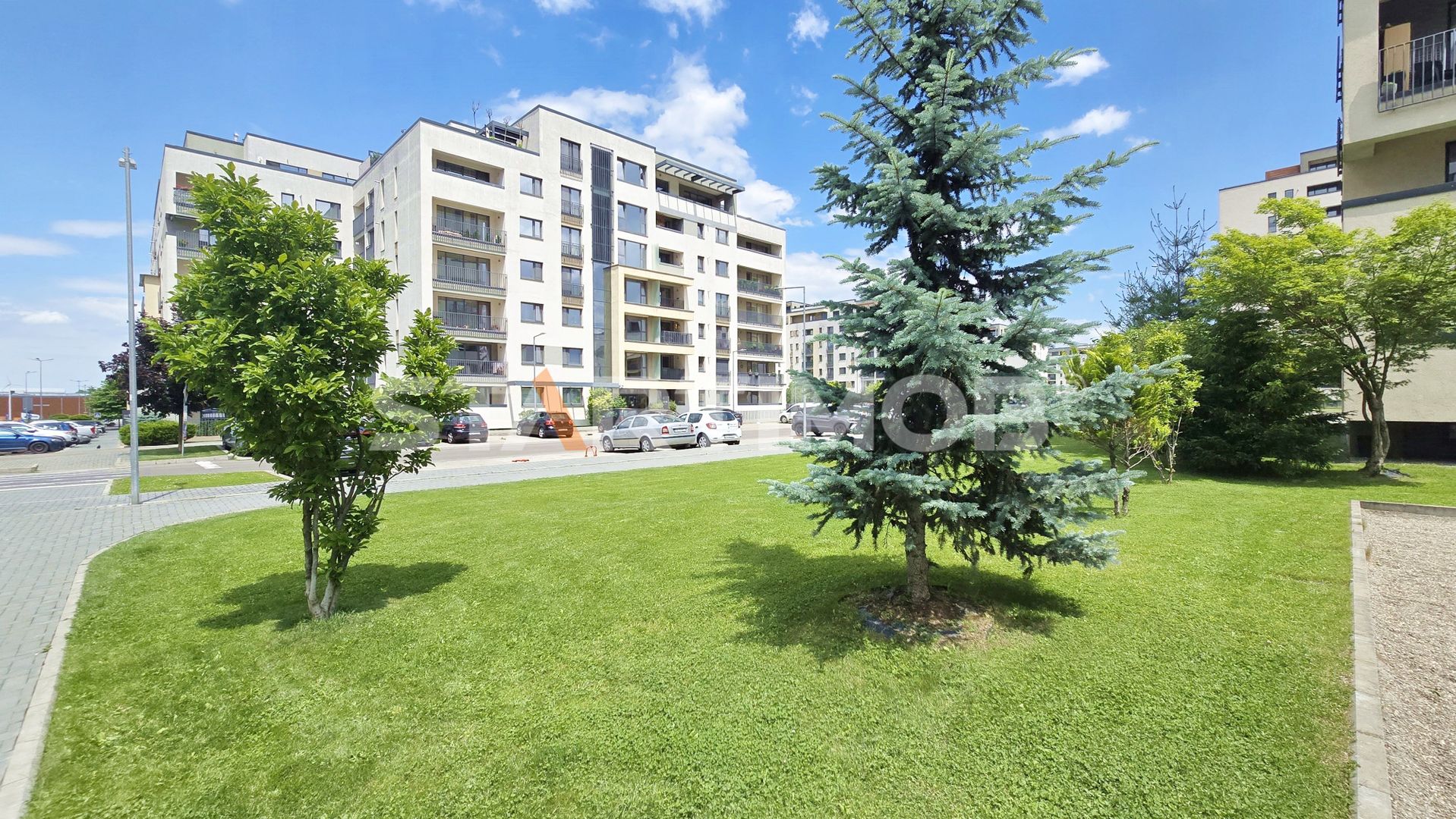 Apartament 3 camere cu boxa si parcare zona Kasper Coresi