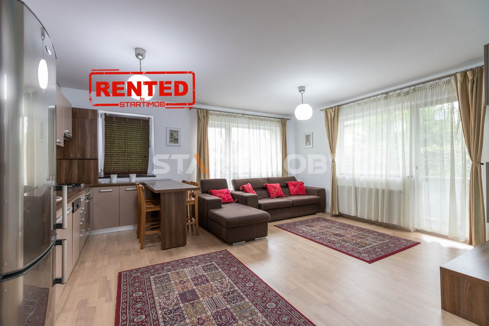 Apartament mobilat 3 camere in bloc vila