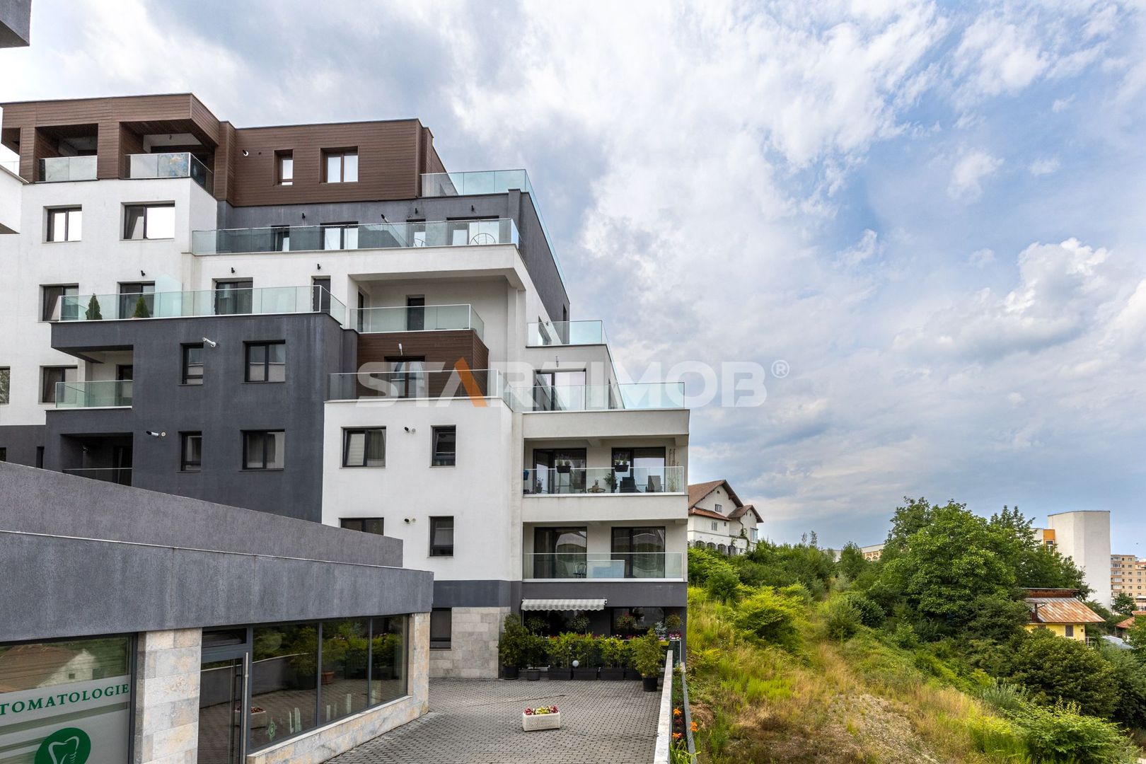 Apartament mobilat cu parcare subterana zona Universitatii